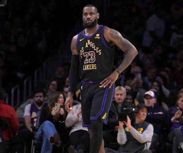 开云体育下载-湖人附加赛区域原地踏步 阵容交易观察期仍需两周