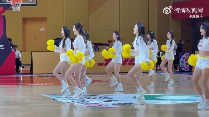 活力十足！媒体人晒广州男篮主场啦啦队的舞蹈表演视频