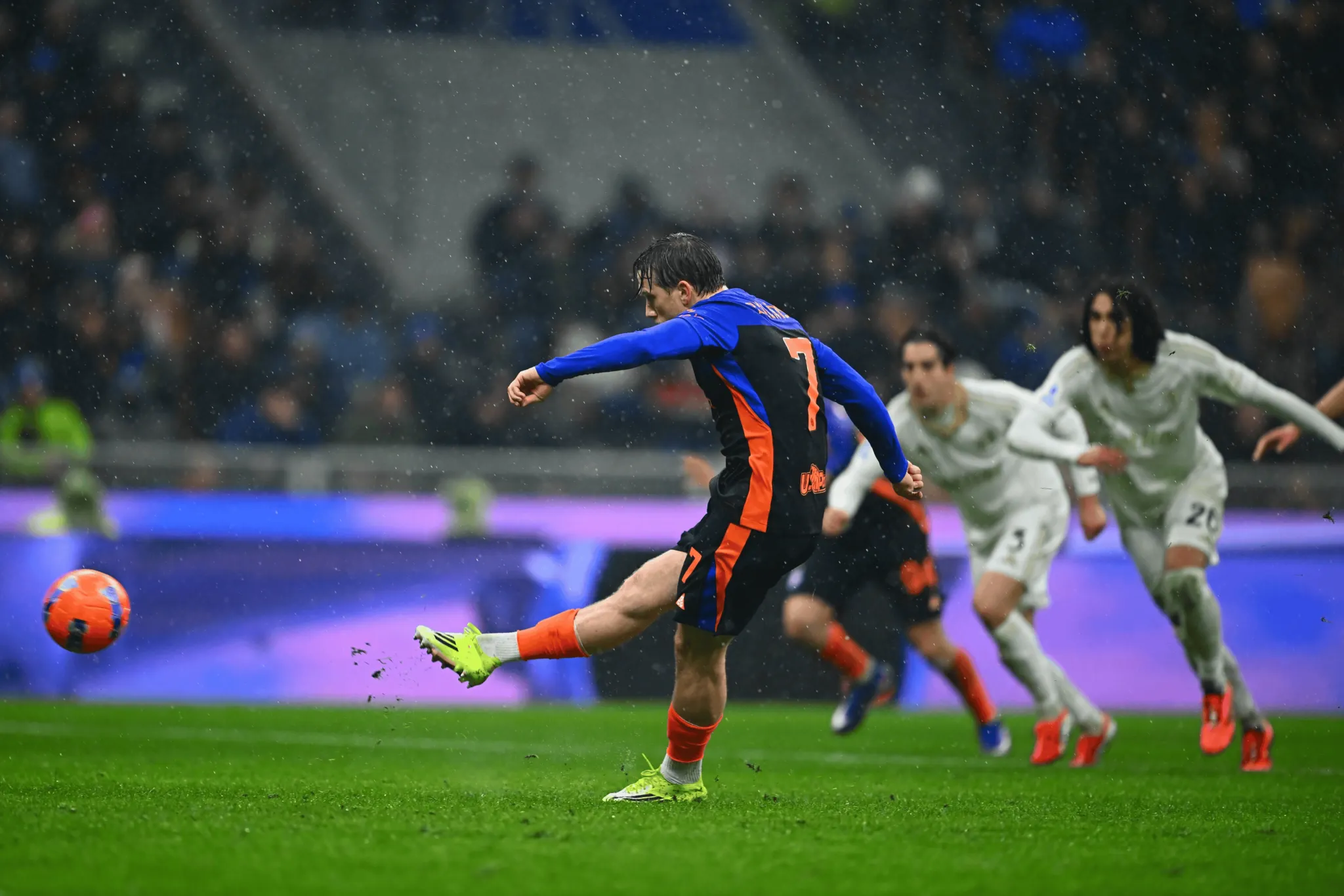 开云下载-国米3-2比萨半场数据：射门16-6，射正4-2，良机5-0