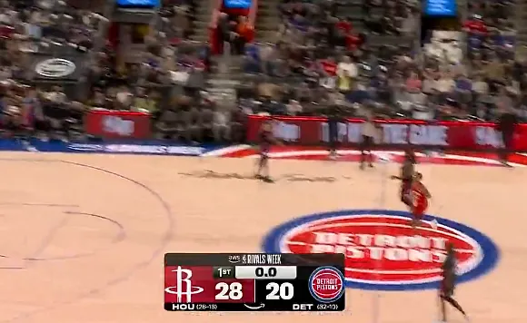 史密斯中圈超远三分不中，火箭首节28-20领先活塞