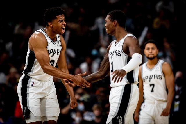 开云体育APP-【现场】马刺不敌卫冕冠军 连败强敌波波却很满意