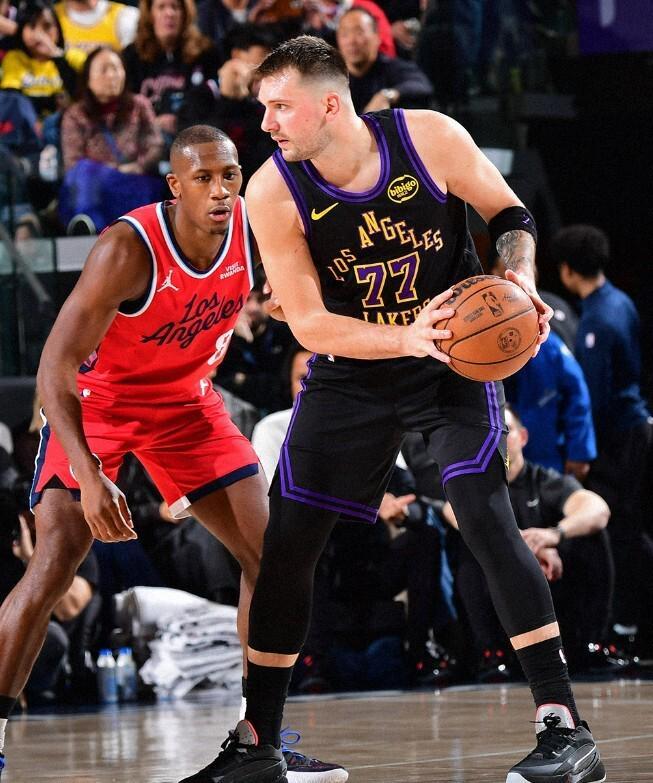 开云体育下载-逆转未果！东詹合砍55分难救主，洛城德比湖人104-112不敌快船